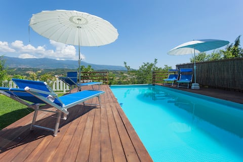 Villa immersed in the green of Tuscany