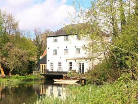 Stunning Watermill on the River Yare