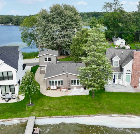 The Gun Laker - BRAND NEW Waterfront Cottage