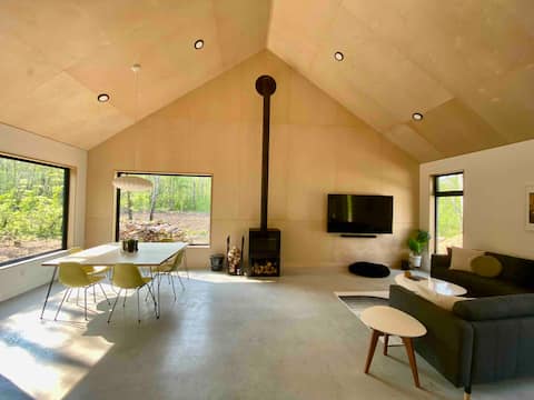 Dog-Friendly Modern Cabin Near Beach