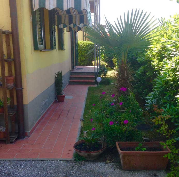 Dal cancello al terrazzino della sala