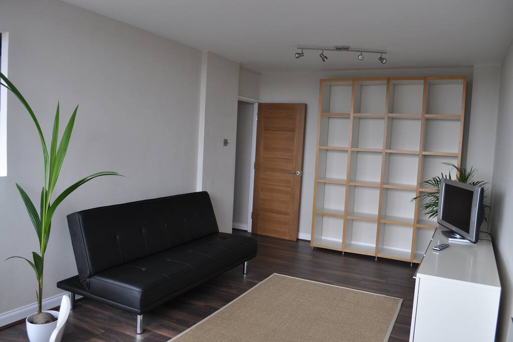 Sitting room with working pod (not in photo!)
