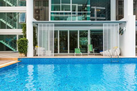 Duplex apartment with pool access