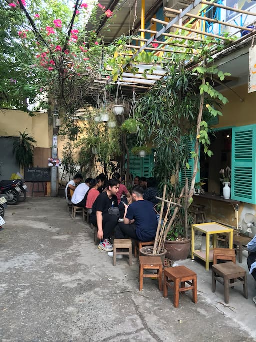 The Saigon Hẻm cà fe
