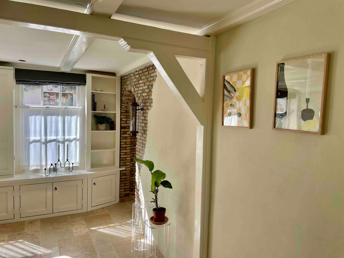 Popular Airbnb listing: De Nachtegaal in the center of Den Burg in Den Burg