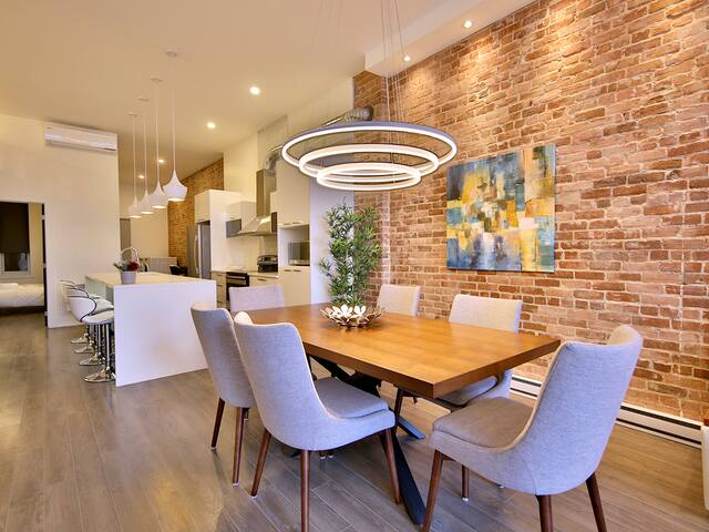 Chic Condo in old Montreal with private terrace gallery image 2