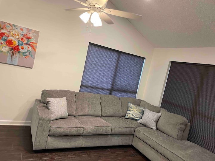 Cheerful 3 Bedroom/ 2 Bath Residential House - Baton Rouge, LA