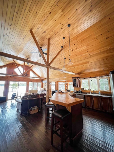 Beach Front cottage on Thorburn Lake(Angle Pond)
