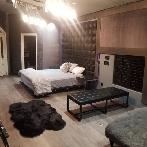 super loft 4/20 designer suite gallery image 5