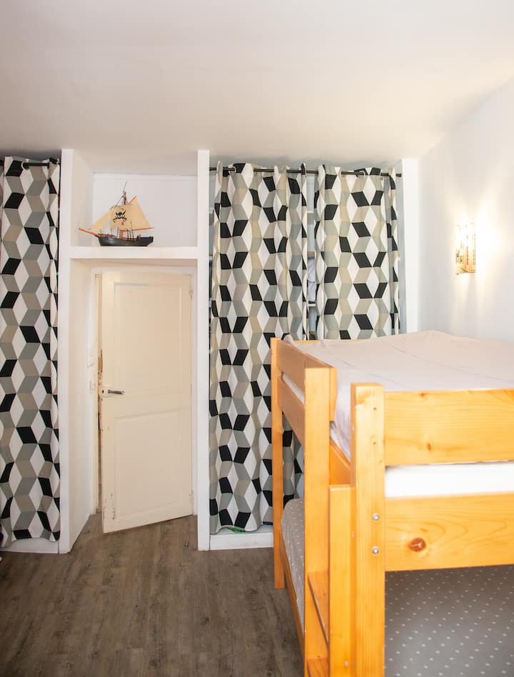 Соба на 1-ви кат