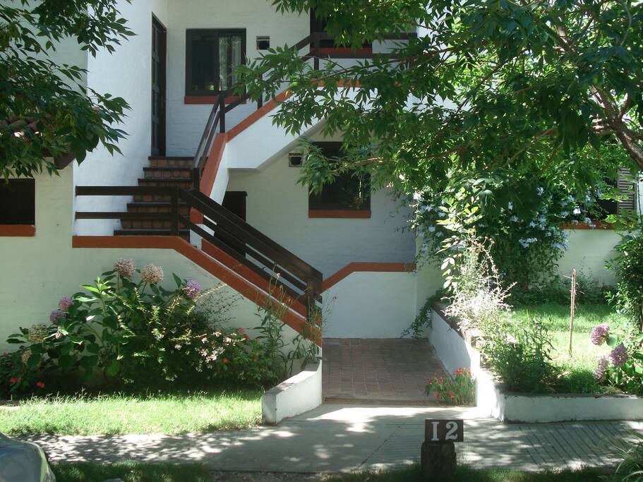 Entranda/Entrance/front view
