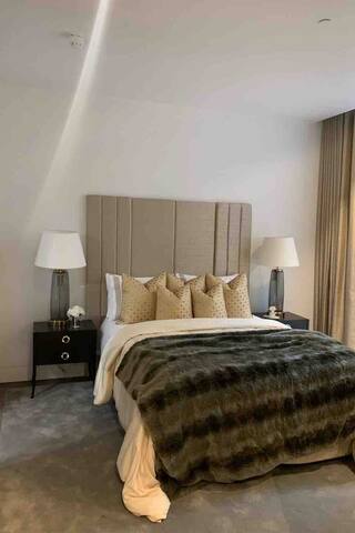 007’s Apartment gallery image 2