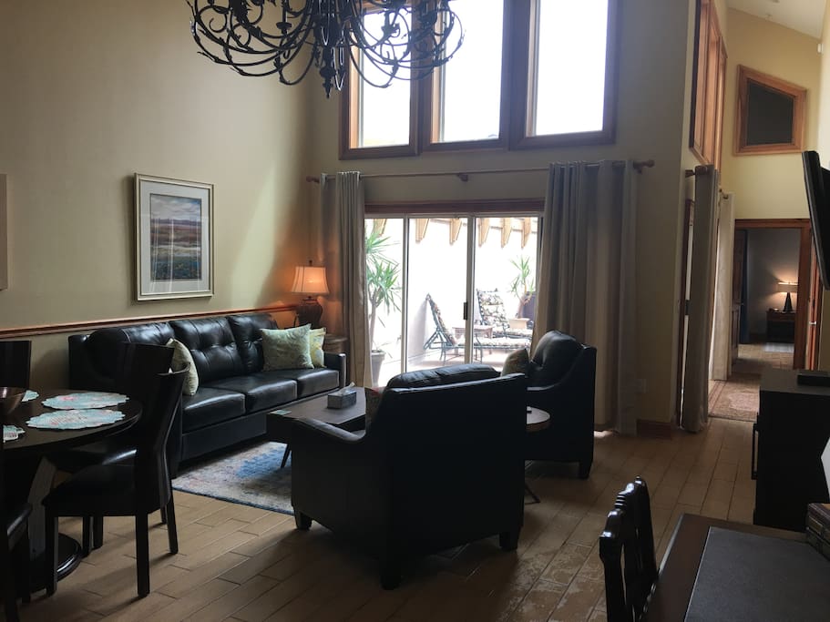 Open Floor Plan Living, Dining and Kitchen, vaulted ceilings