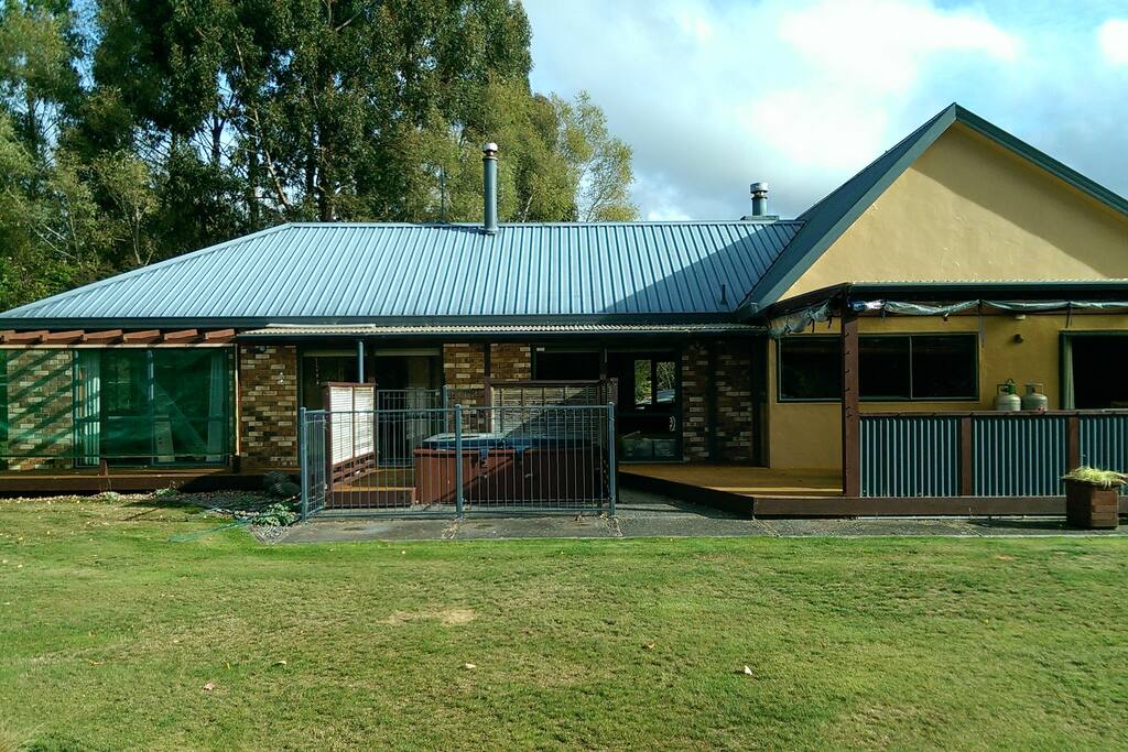 Spa and BBQ area