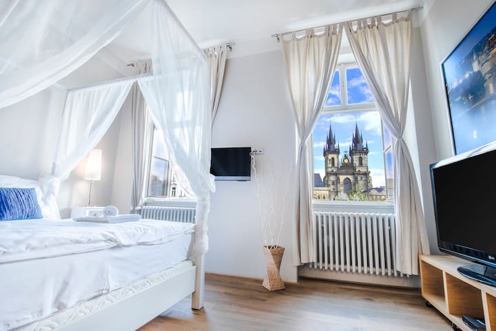 BEST LOCATION AND VIEW!!!