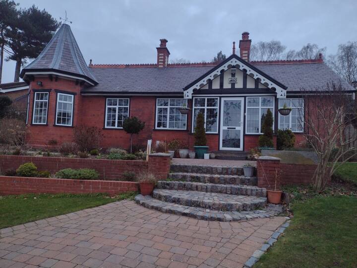 Available for 2023 Open Golf. Houses for Rent in Heswall, England