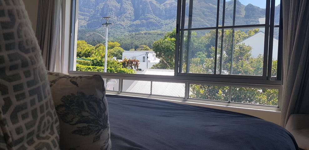 Stylish Newlands village home gallery image 5