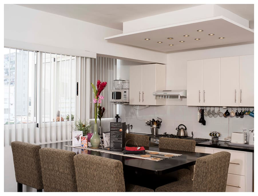 Kitchen and Bar area