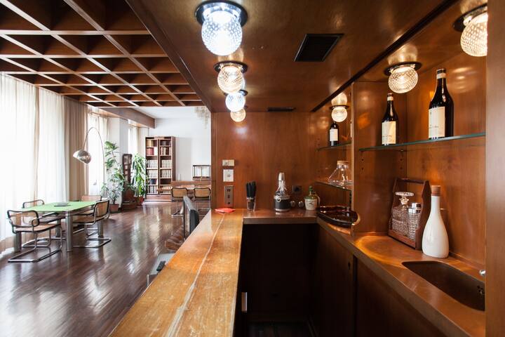 Design central Milan apartment gallery image 5