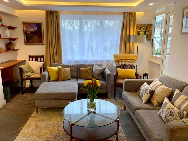 ❤️3 BEDROOM, LITTLE VENICE, 4 ACRE GARDEN gallery image 2