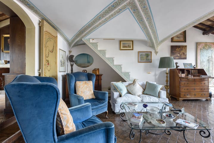 A quiet heaven penthouse in the heart of Rome gallery image 2