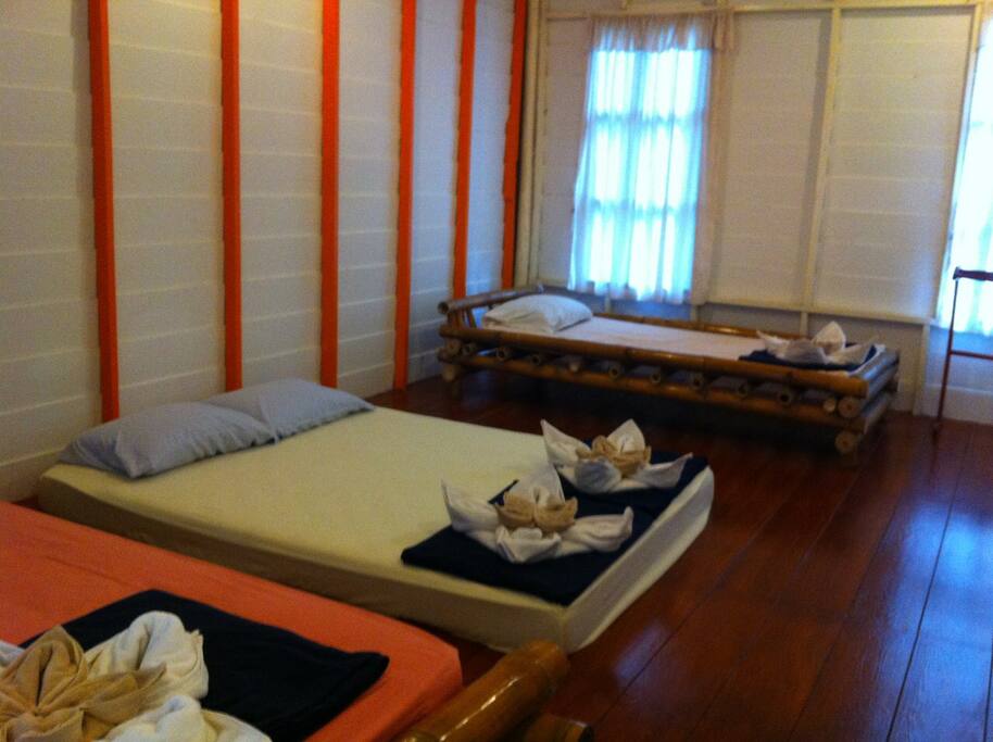 1 Double Bed, 1 mattress (Queen Size)