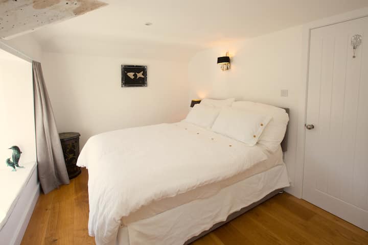 Master Bedroom - Second Floor:

- View of the Tamar
- Nespresso Coffee Machine
- En suite bathroom with shower
- Double bed with new bedding
- Bed light
- Bedside table 
- Set of drawers x 2
- Wardrobe