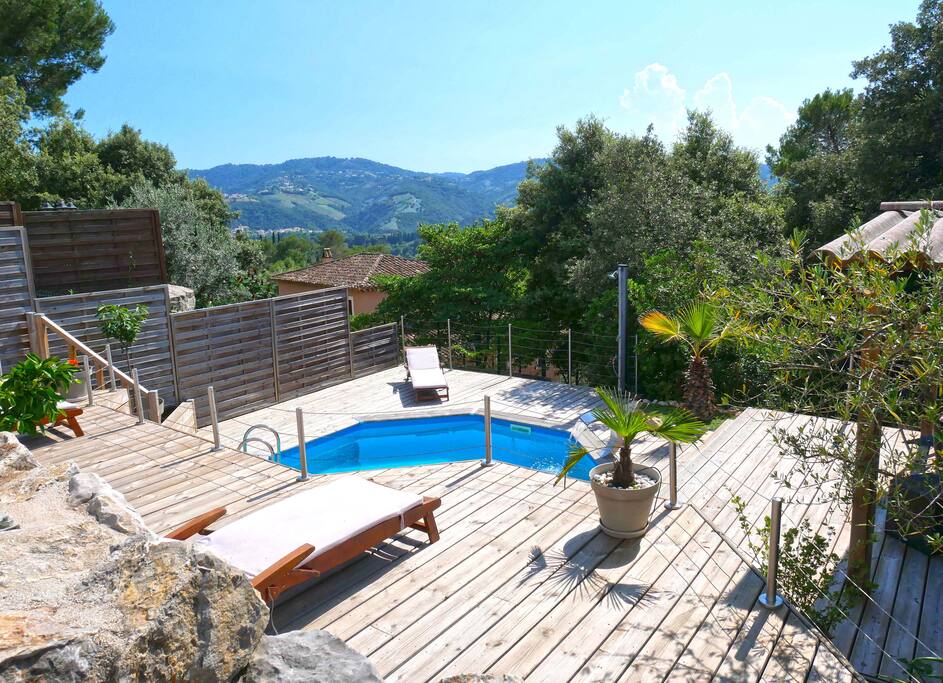 Vue depuis la piscine