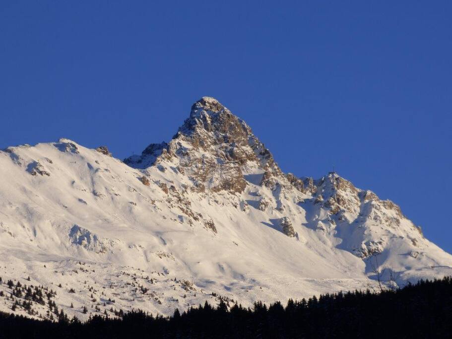 Vue sur le Burgin et la Saulire.