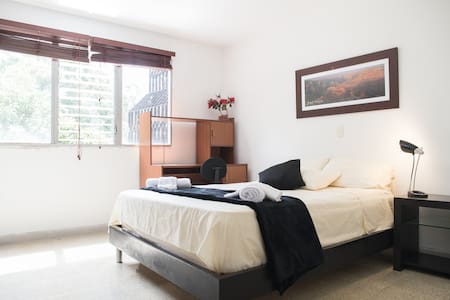Great Master Bedroom. Best Spot in El Poblado! :)