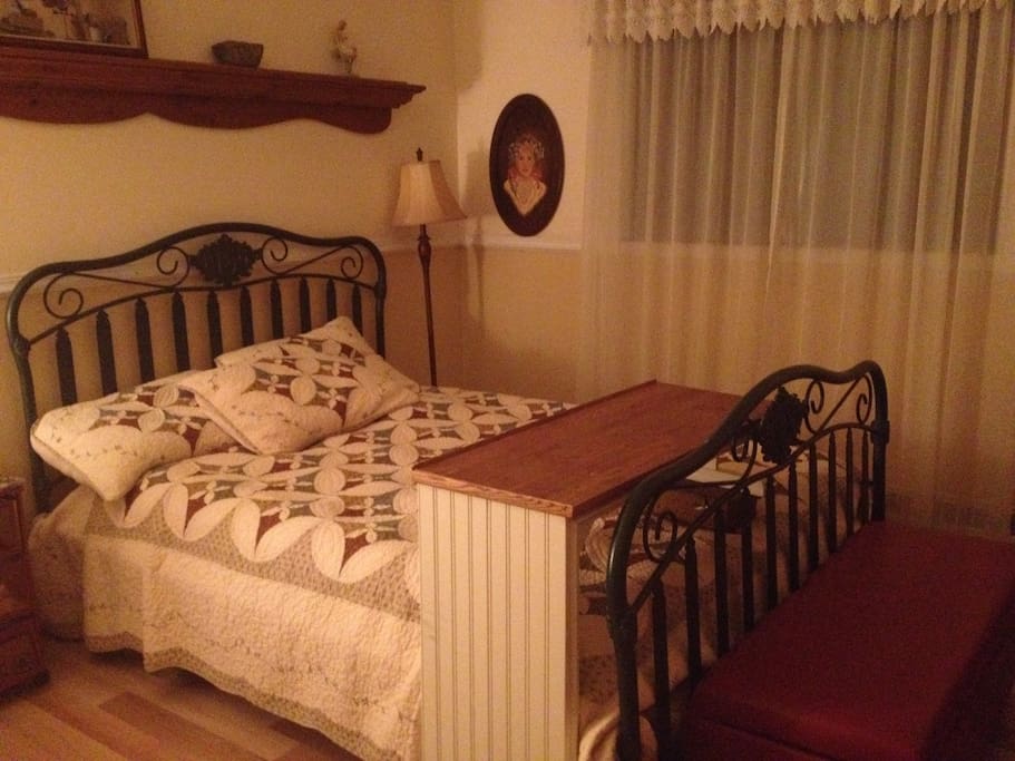 Chambre lit queen