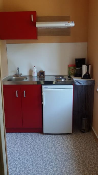 la petite kitchenette dans la chambre.