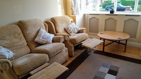 Top Airbnb: Whymore - 2 bedroom detached bungalow in Eastleigh
