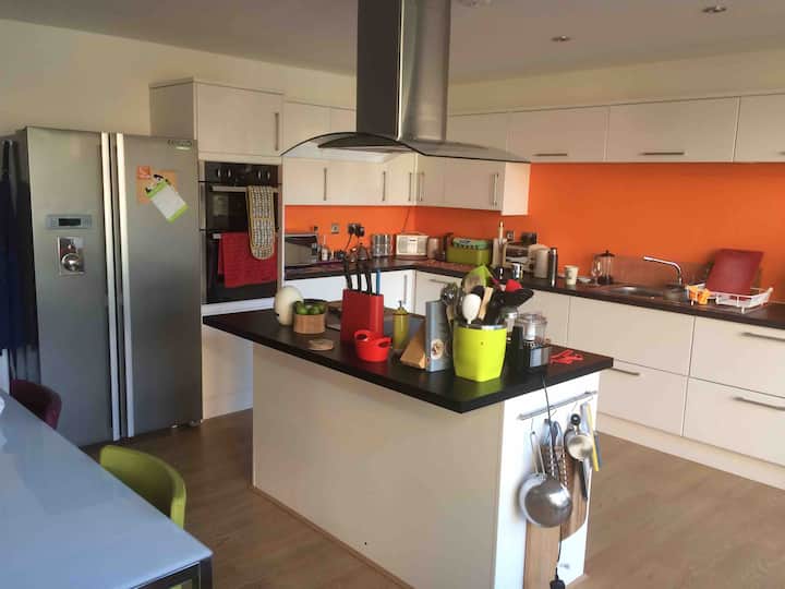 Ensuite Room With Double Bed & Breakfast For 2 - Southport