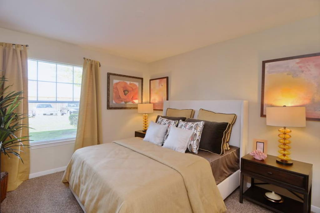 This unit will be furnished on demand after booking. Styles may vary and photos to show likeness of the space.