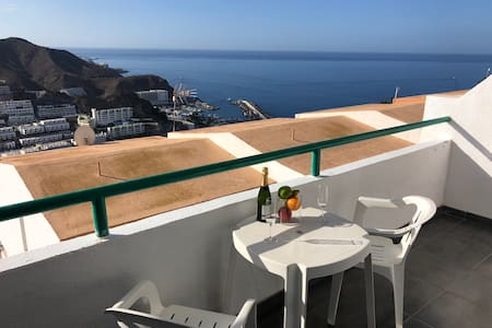 Sea view on the sunny side.