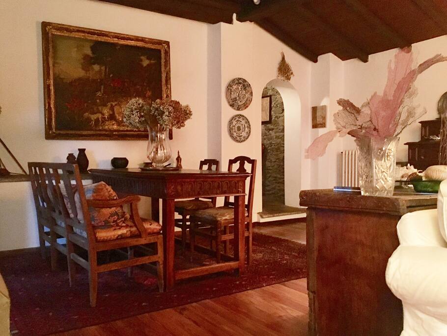 Dine surrounded by antiques