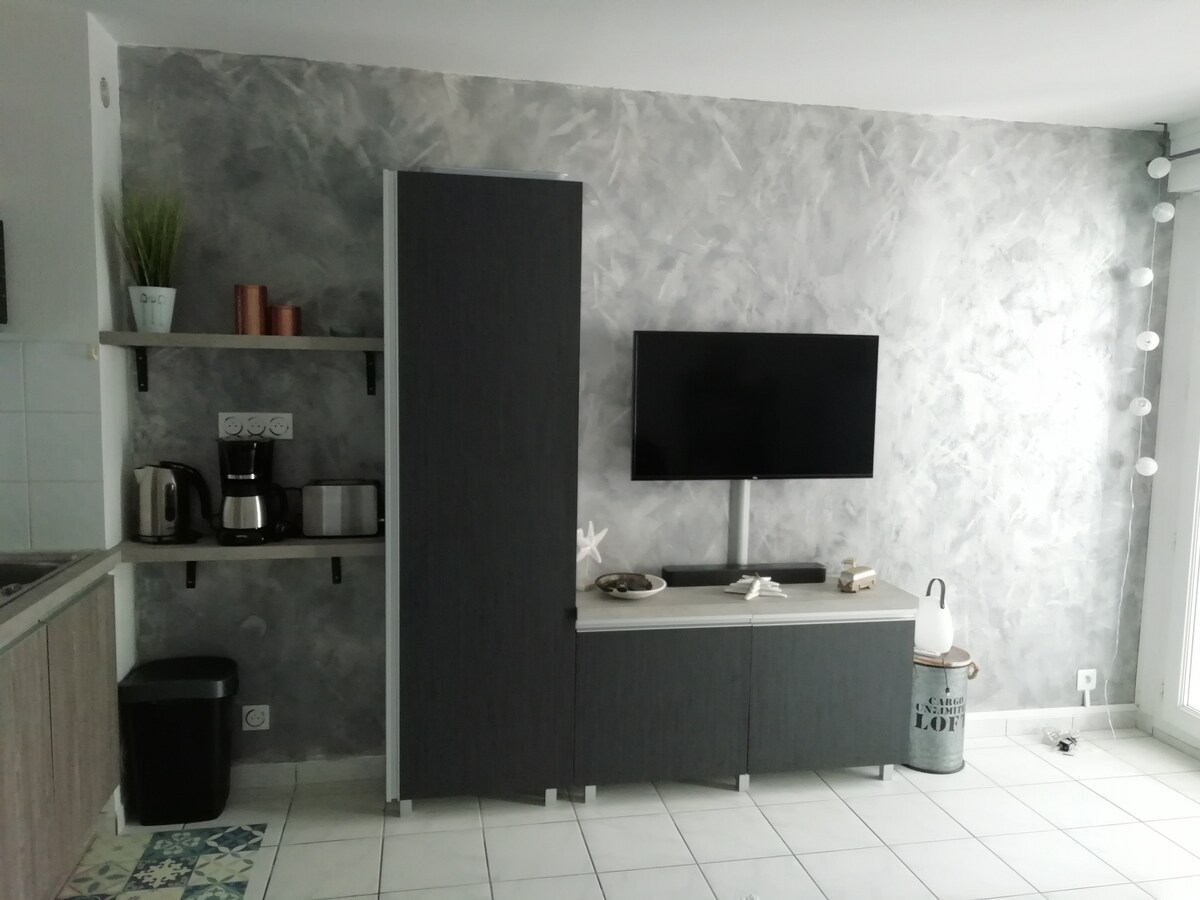Top Airbnb: Beautiful apartment 100 m from the beach / available June–July in Carcans
