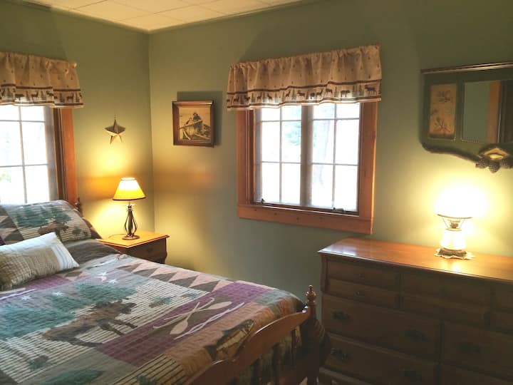 Cozy cabin, private beach and all amenities Cabins for Rent in Lake