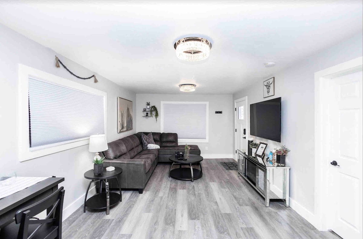 Successful Airbnb property: Pet-Friendly Home: Walk to Route 66 & GC Train in Williams