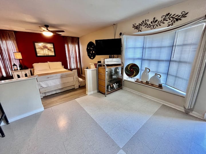 "Cozy 1-bedroom Guesthouse" - South Houston, TX