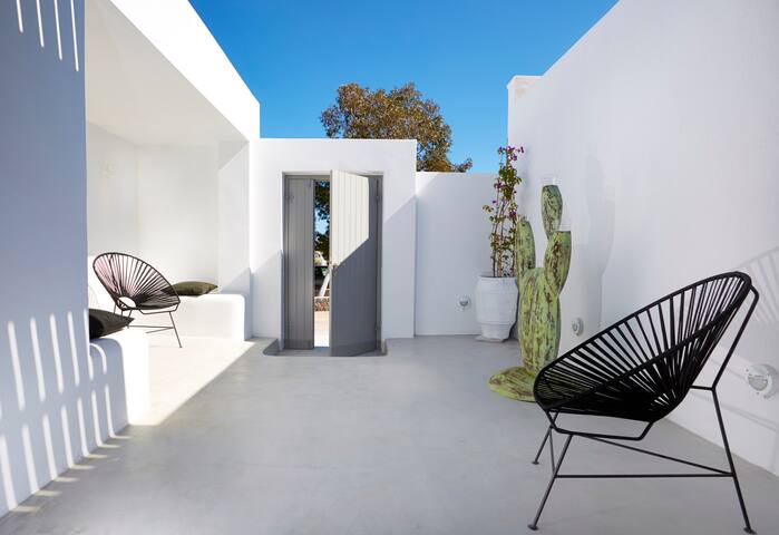 Eolia Kamari Villa gallery image 5