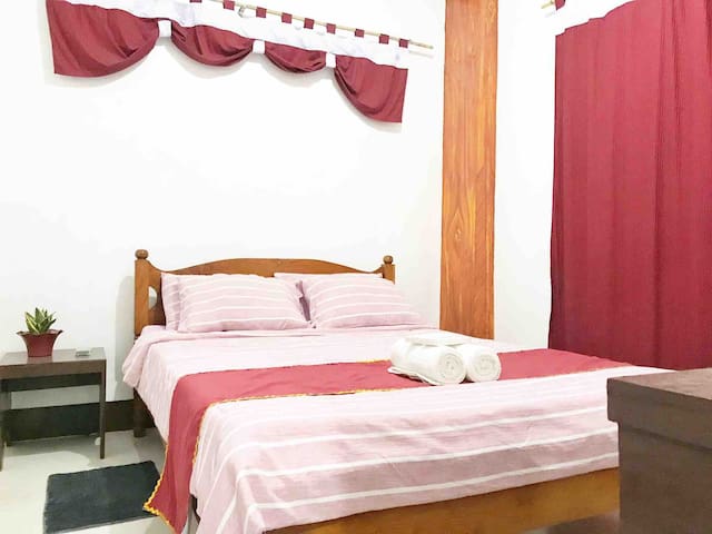 Room 1 - Coron Town Proper, DGA  (Wifi/Cable TV)