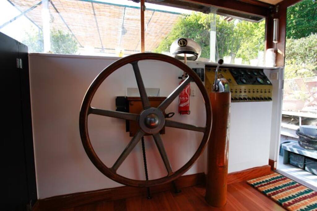 poste de commande ..cabine du Marinier