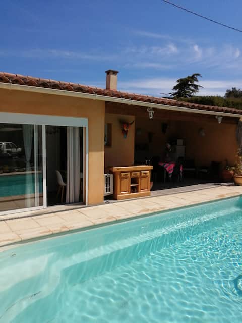 Popular Airbnb listing: Studio, Ideal for couples, Cote Bleue in Martigues