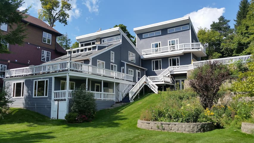 S&J#57A Fabulous South Facing SandBeach Sleeps 22!