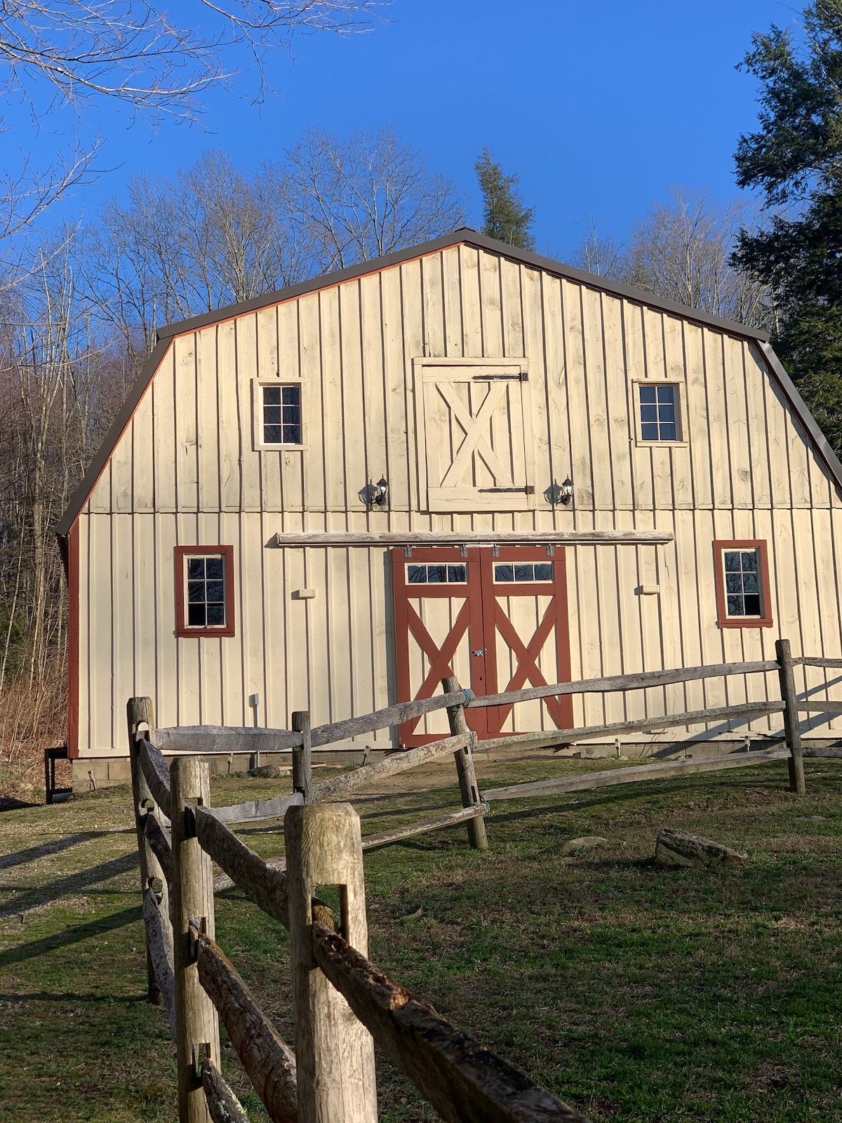 The Barn en Copake Country Club - Graneros en renta en Copake Lake, Nueva  York, Estados Unidos - Airbnb, image size:1200x1600