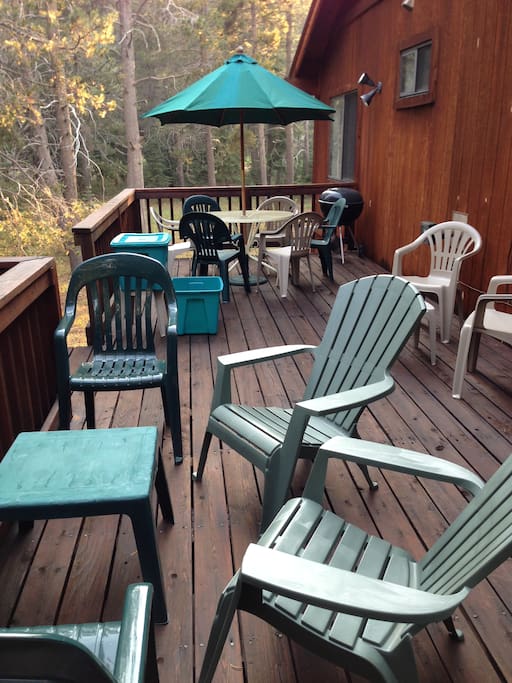 Back deck with gas grill