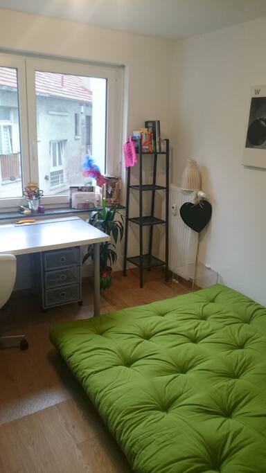 Schlafraum mit Futon-Sofa