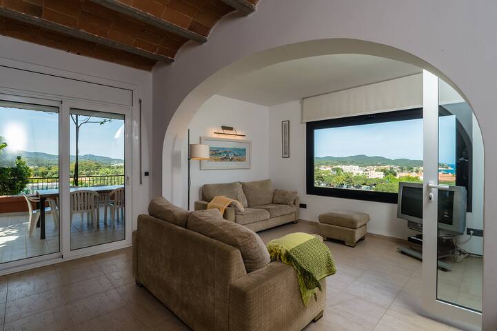 Magnífic house with pool by beach gallery image 5